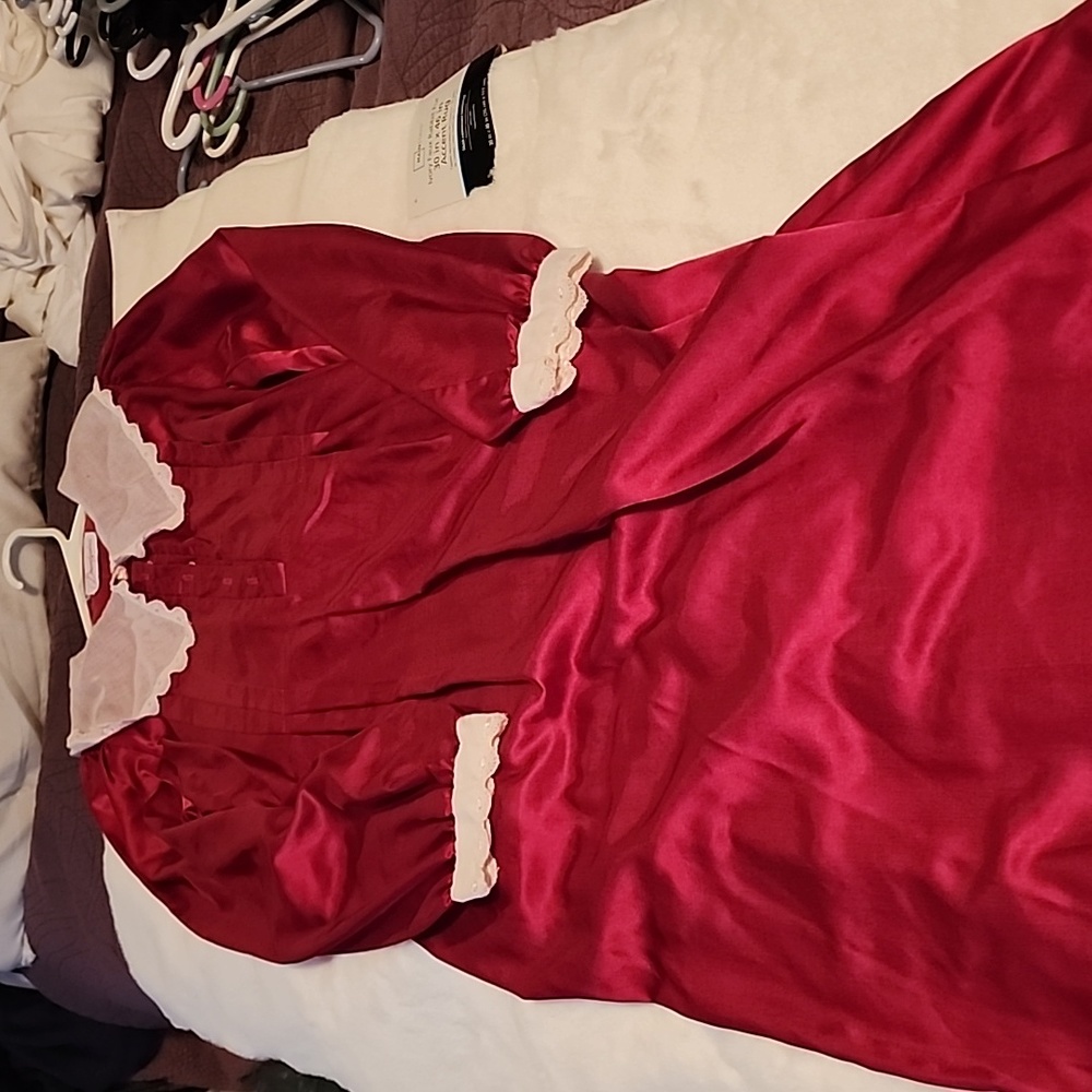 LADIES BRANDYWINES FULL LENGTH SATIN NIGHTGOWN